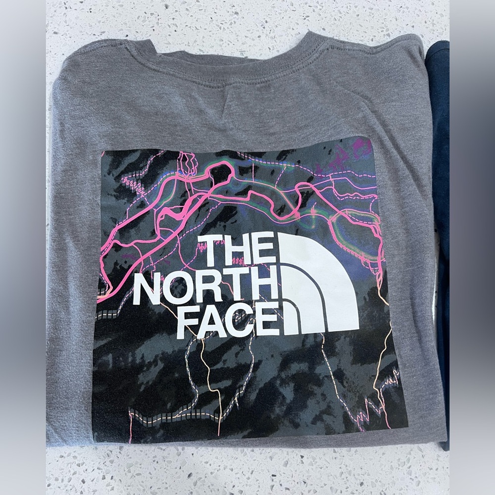 The North Face shirt & Volcom Men’s Surf Medium EUC Short Sleeve Sz Med - Picture 2 of 3